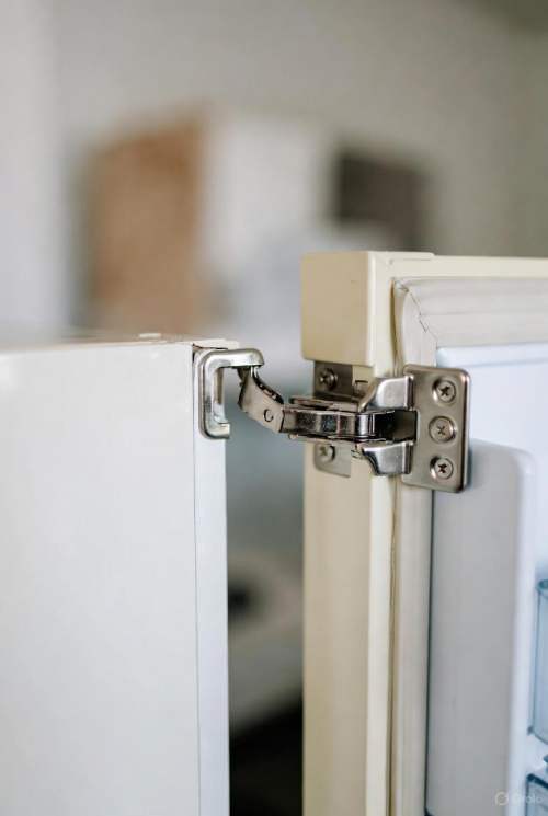 visagra de frigorifico dañada